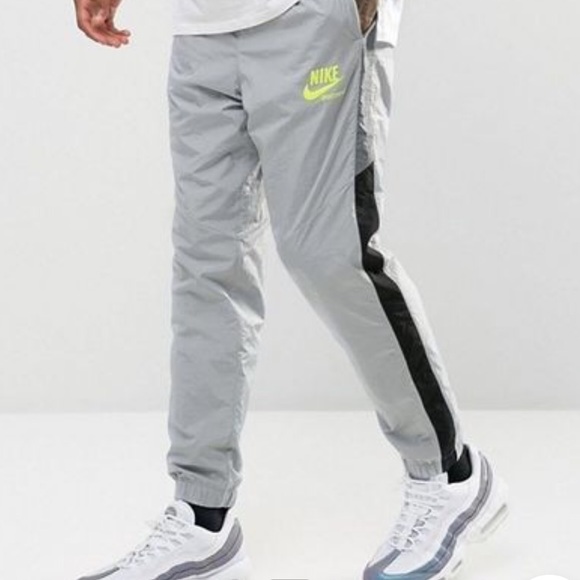 nylon joggers nike